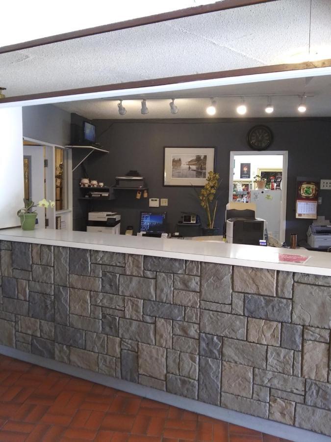 Haida Way Motor Inn Port McNeill Buitenkant foto