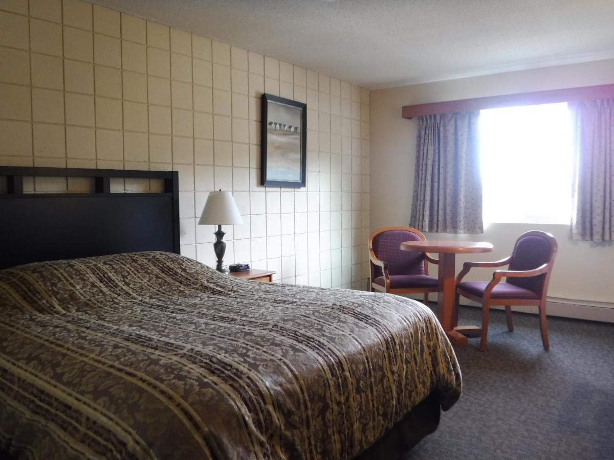 Haida Way Motor Inn Port McNeill Buitenkant foto