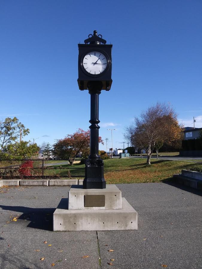 Haida Way Motor Inn Port McNeill Buitenkant foto
