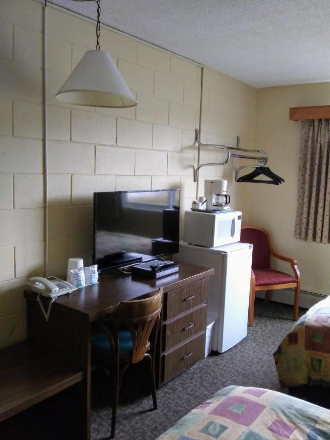 Haida Way Motor Inn Port McNeill Buitenkant foto