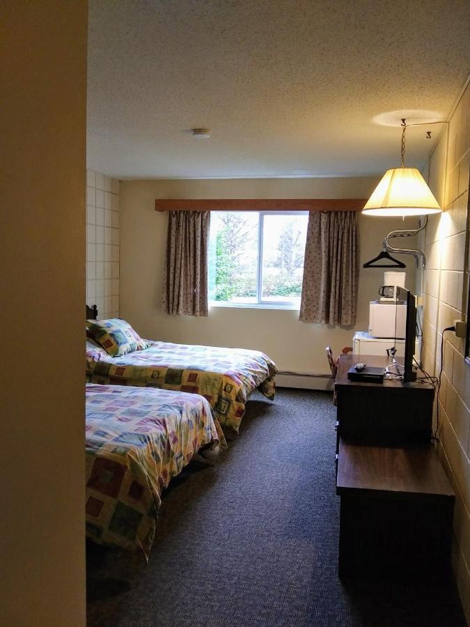 Haida Way Motor Inn Port McNeill Buitenkant foto